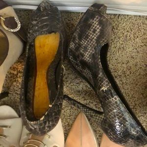 Sexy Snakeskin Grey Pump